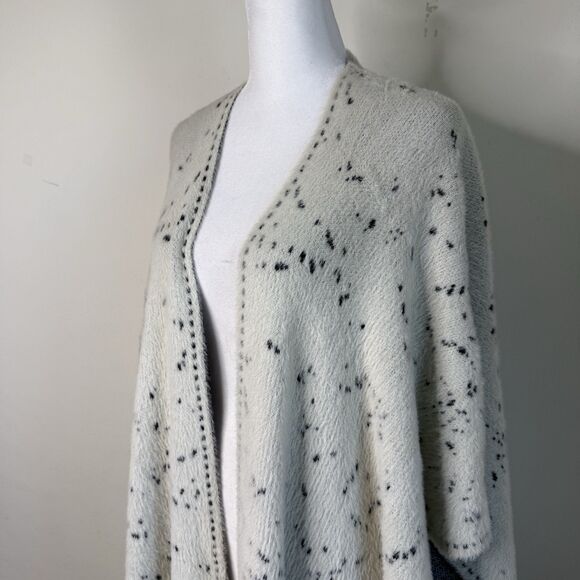 Nordstrom Roffe Faux Fur Snow Leopard Dot Ruana Cape Wrap Winter Layering Money - Picture 4 of 14